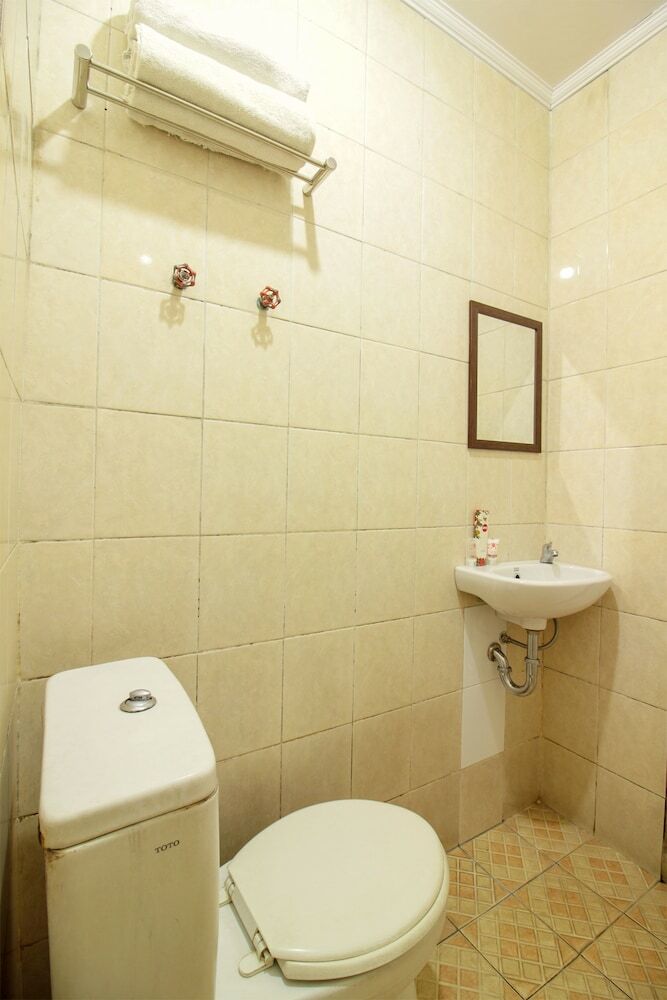 Oyo 249 Hotel Astria Graha