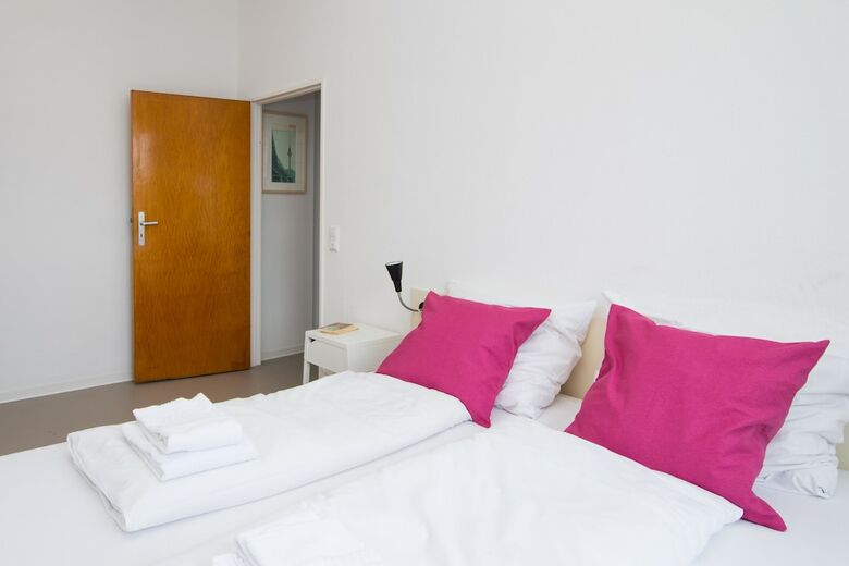 Apartments Elpilar Wedding