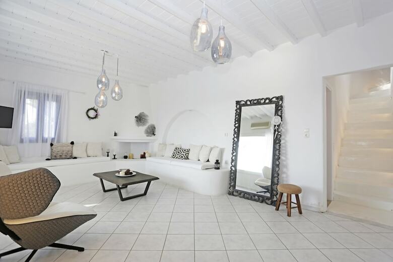 Aella Villa