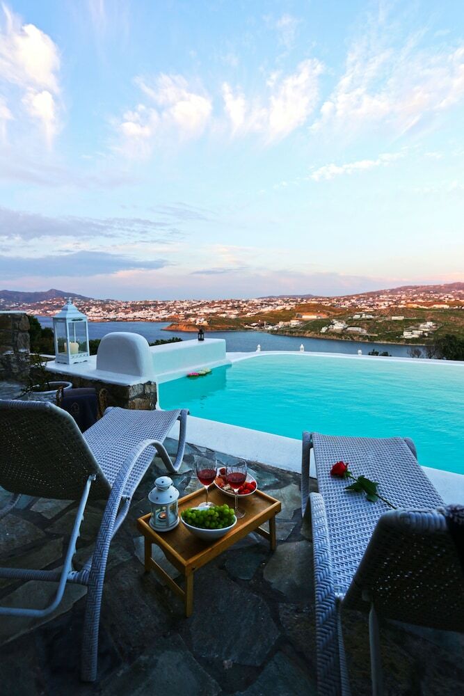 Aella Villa