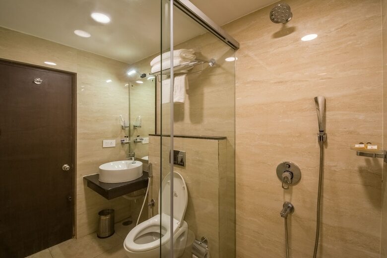 Hotel Karunya Residency
