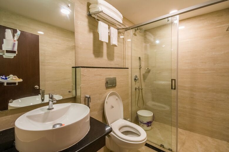 Hotel Karunya Residency
