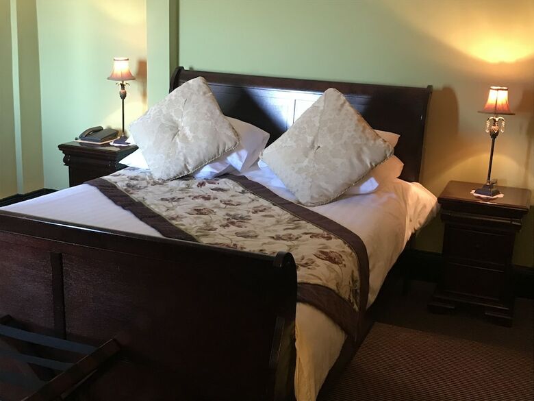 Hotel Knockninny Country House & Marina