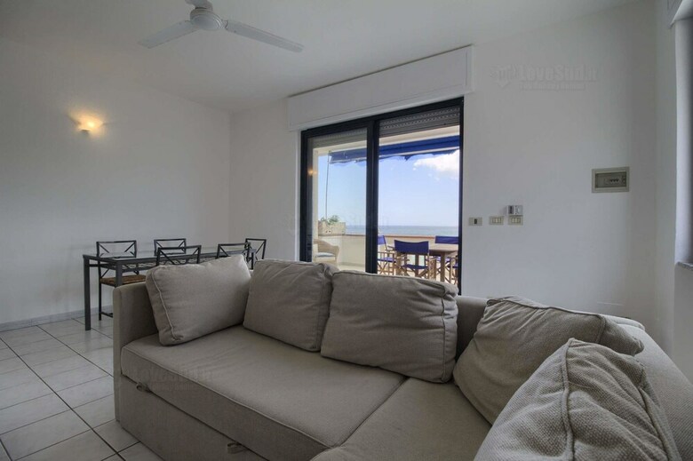 Apartamento Sunset Greg, Lovely Front Bay Terraced House