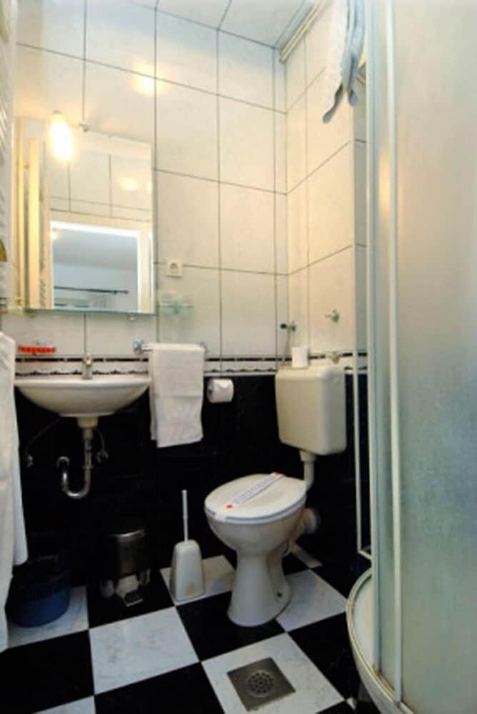 Hotel Angela Classic Rooms