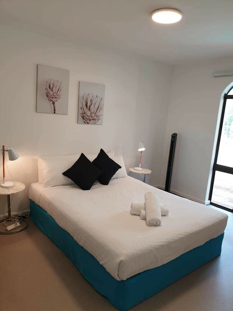 Apartamentos West Beach Lagoon 206 Sleeps Three! Value!