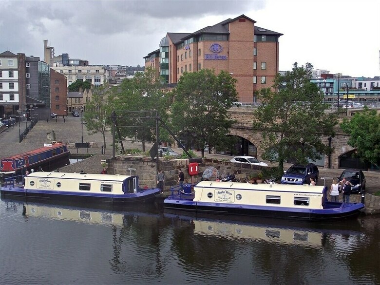 Houseboat Hotels - Hotel Boat