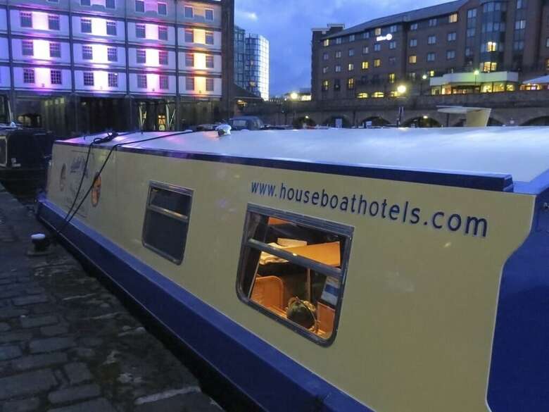 Houseboat Hotels - Hotel Boat