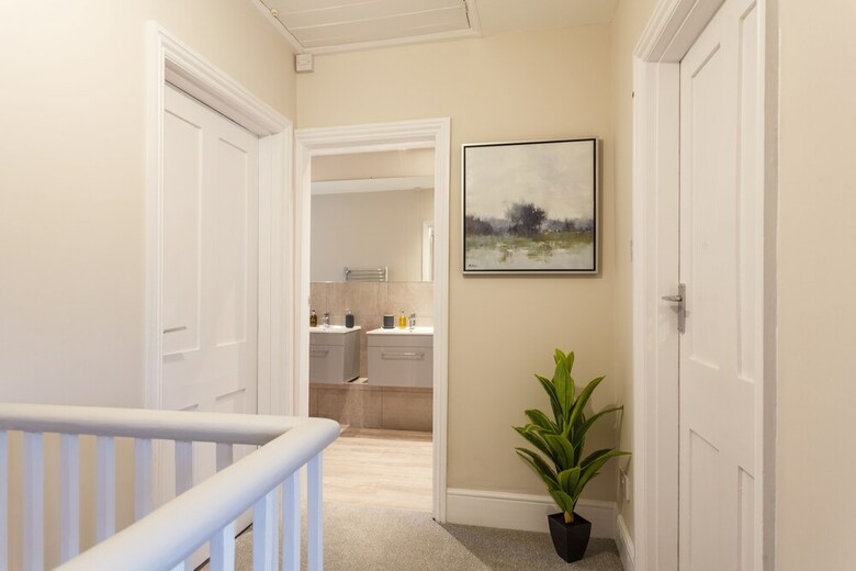 Stylish Town Centre House - Reef House