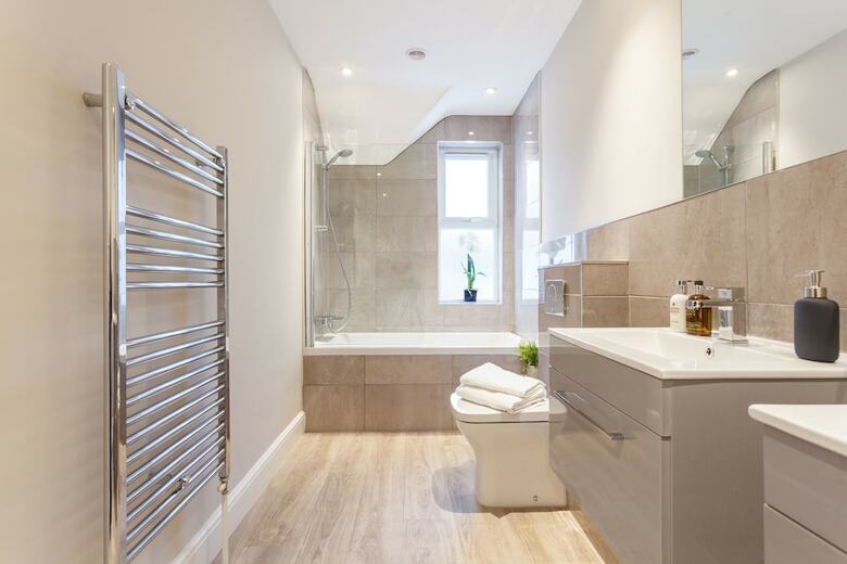 Stylish Town Centre House - Reef House