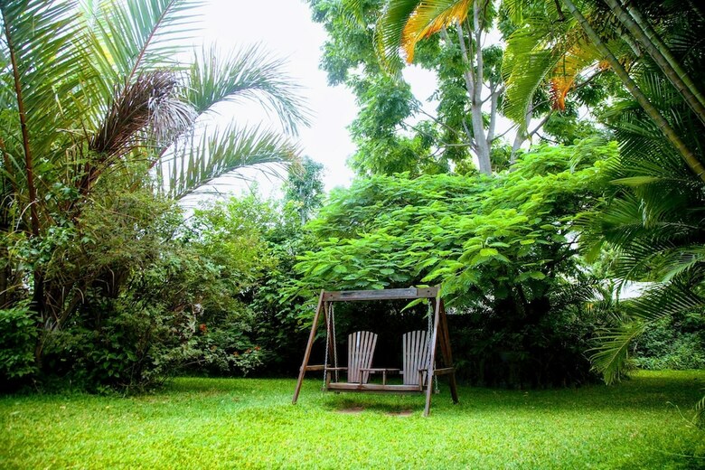 Lush Gardens Apartment 2