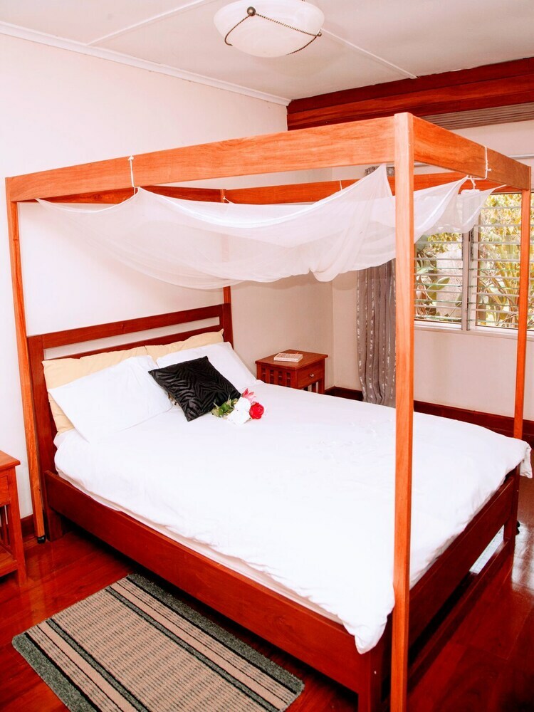 Lush Gardens Apartment 2