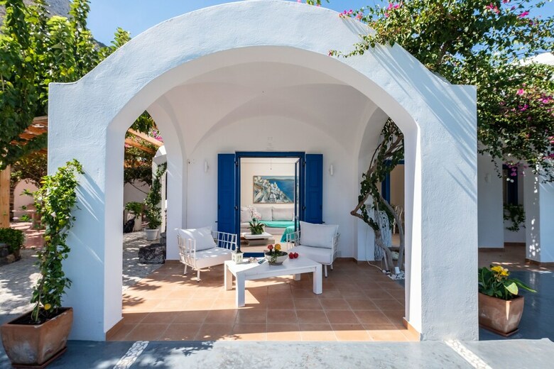Villa Santorini Mystique Garden
