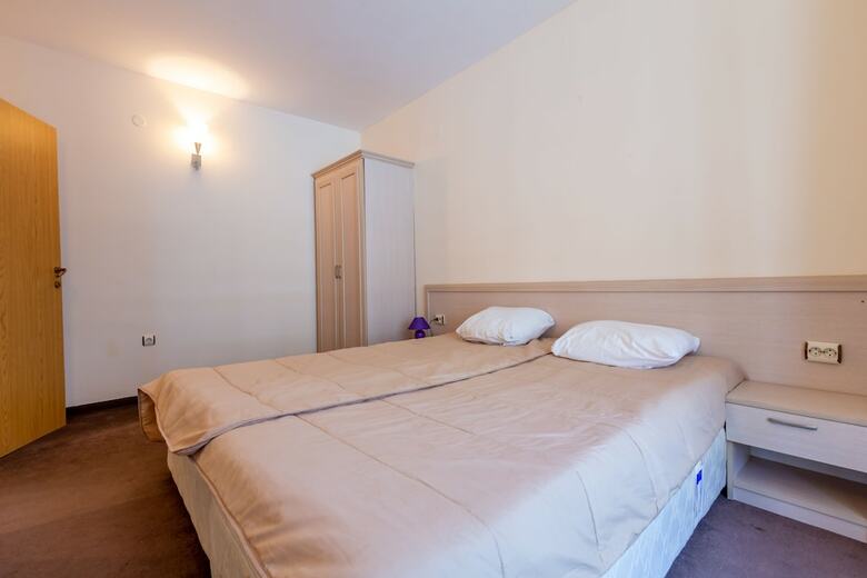 Aparthotel Quiet One Bedroom Apartment With Kitchenette In Avalon Complex