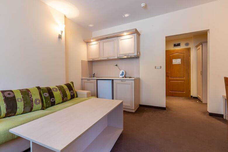 Aparthotel Quiet One Bedroom Apartment With Kitchenette In Avalon Complex