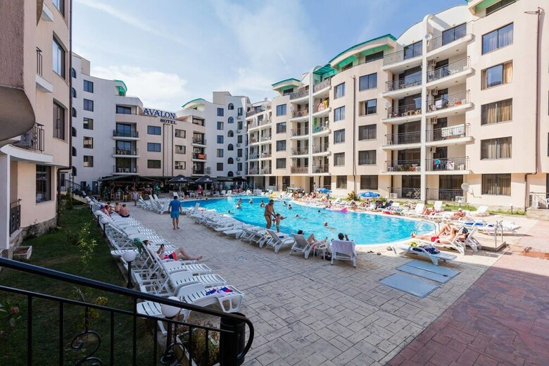 Aparthotel Quiet One Bedroom Apartment With Kitchenette In Avalon Complex