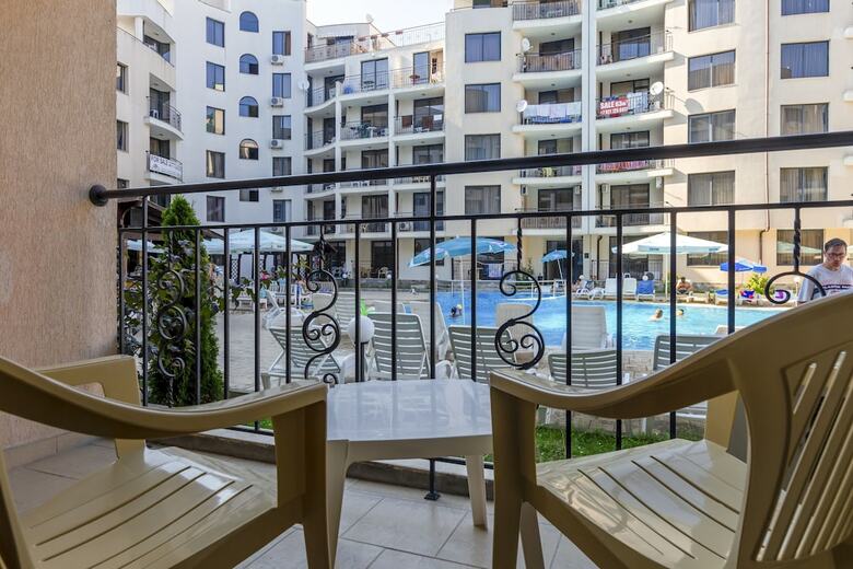 Aparthotel Quiet One Bedroom Apartment With Kitchenette In Avalon Complex