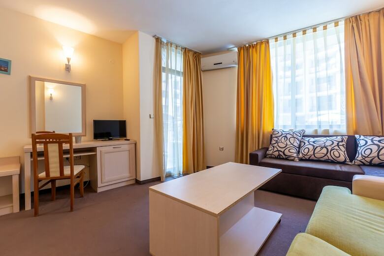 Aparthotel Quiet One Bedroom Apartment With Kitchenette In Avalon Complex