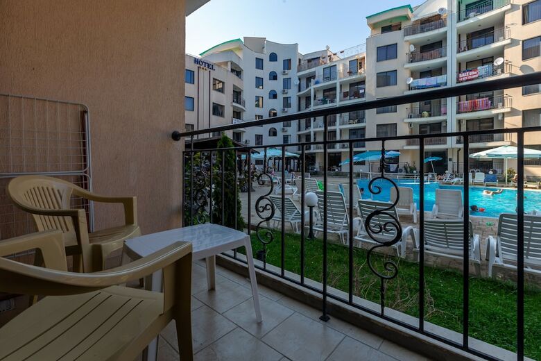 Aparthotel Quiet One Bedroom Apartment With Kitchenette In Avalon Complex
