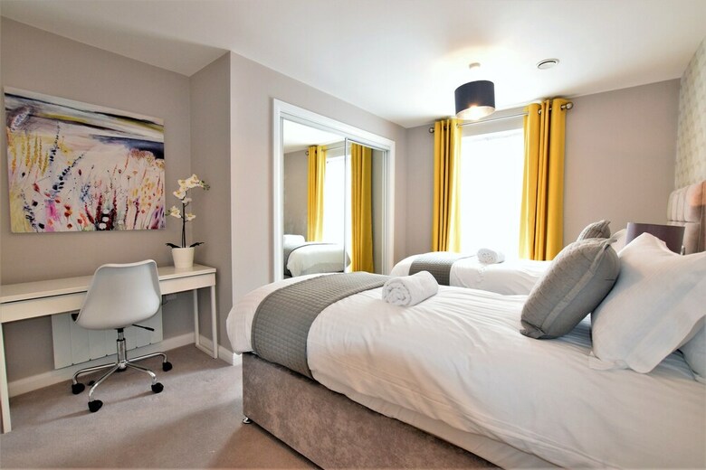 Portland View - Your Apartment