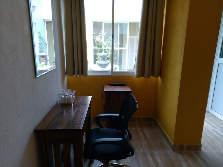 This Is It Airport Hotel And Restaurant