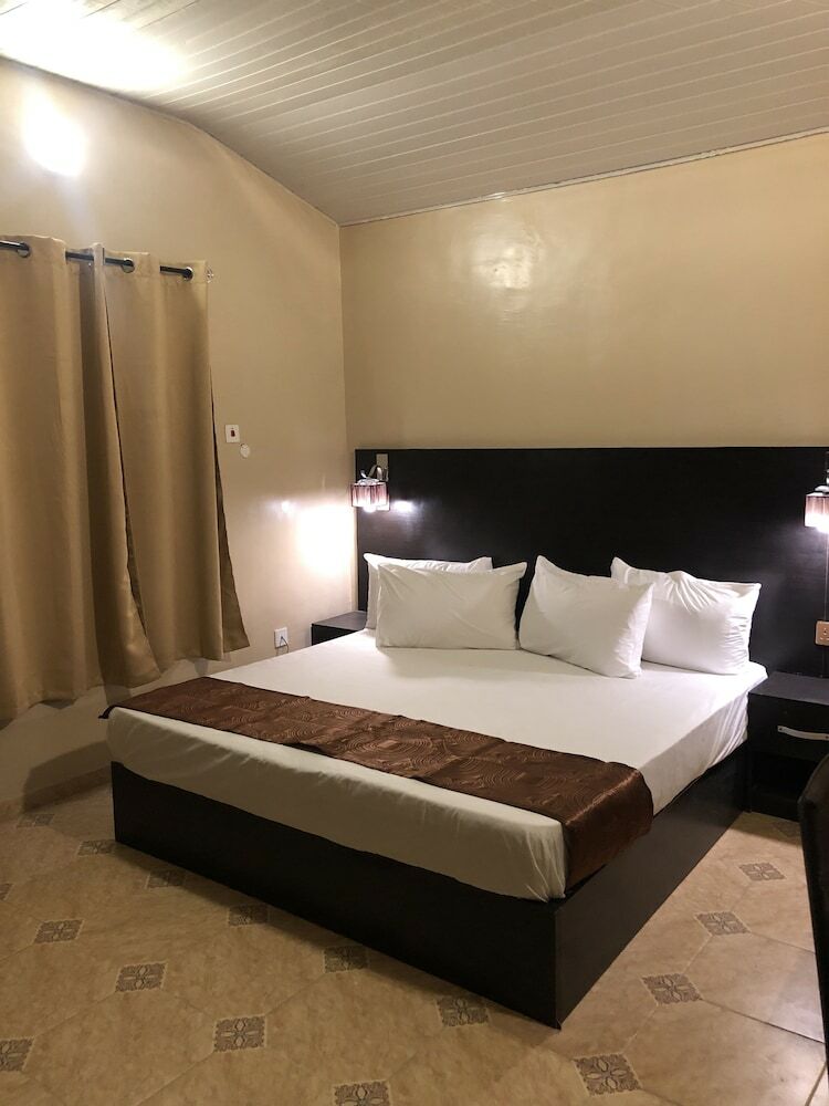 Posh Apartments Bussiness Hotel