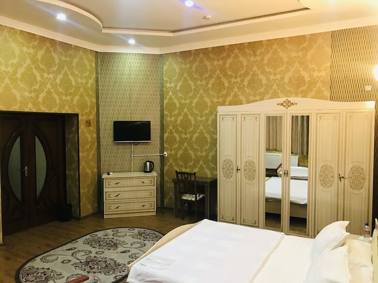Hotel Rahat Palace
