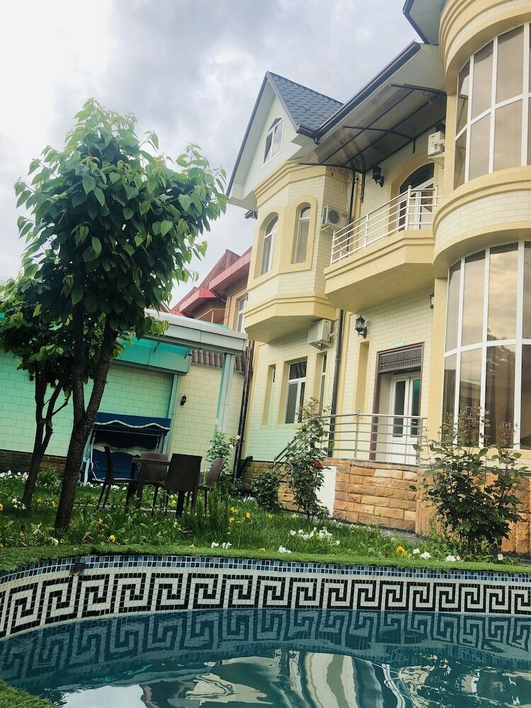 Hotel Rahat Palace