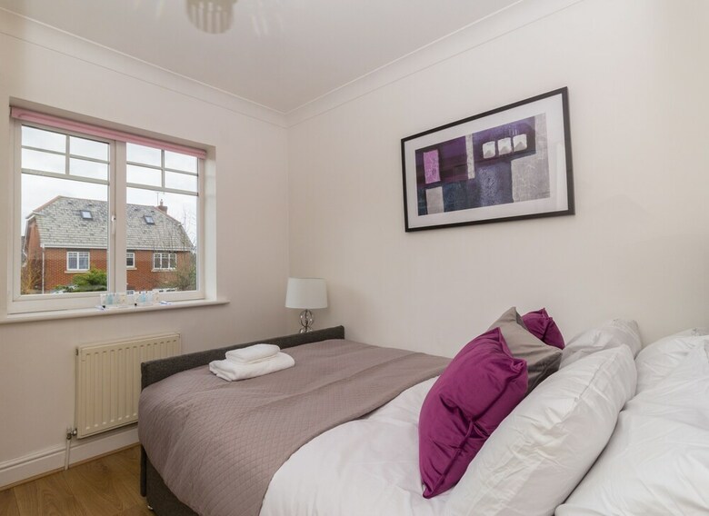 Luxury 5 Bed House In Windsor