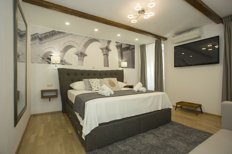 Hotel Luxury Room Inside Of Diocletian Palace