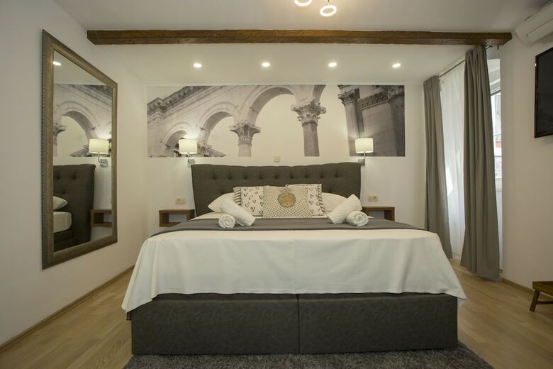 Hotel Luxury Room Inside Of Diocletian Palace