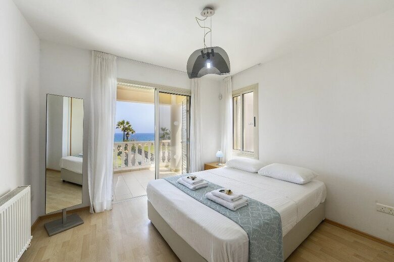Protaras Beachfront Villa Pietra