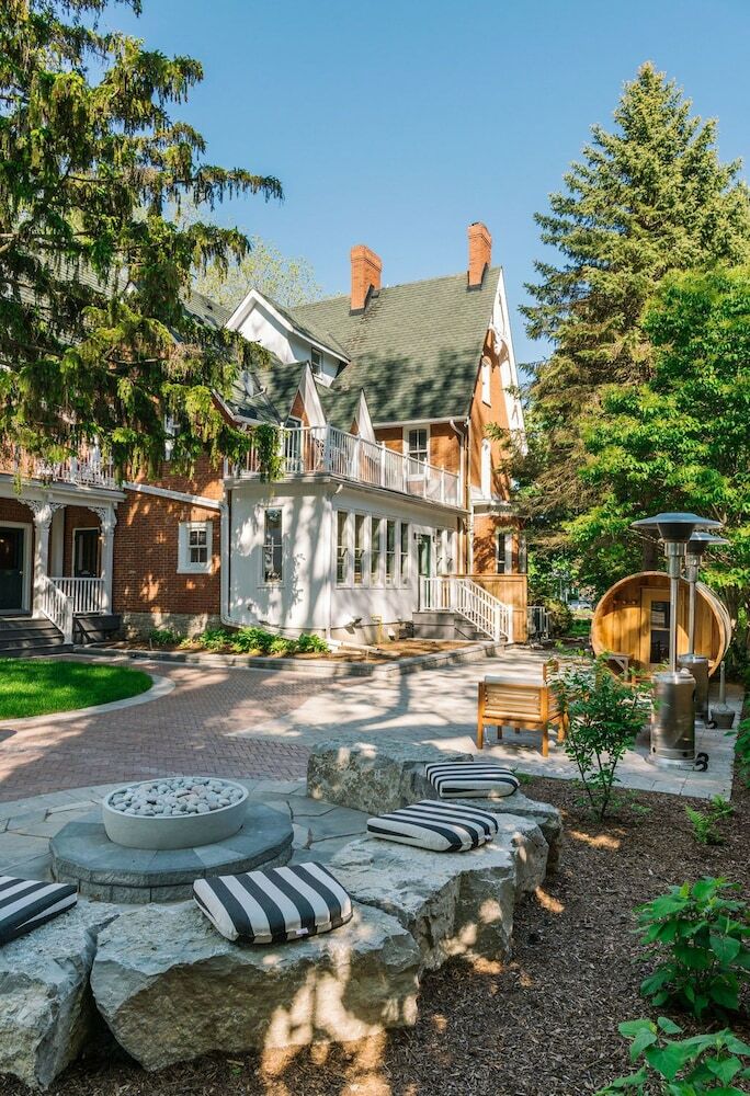 Hotel Merrill House
