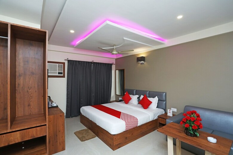 Hotel Oyo 28757 Pikus Inn