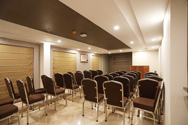 Hotel Oyo 28757 Pikus Inn