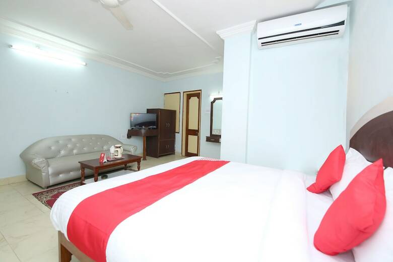 Hotel Oyo 26453 Raja