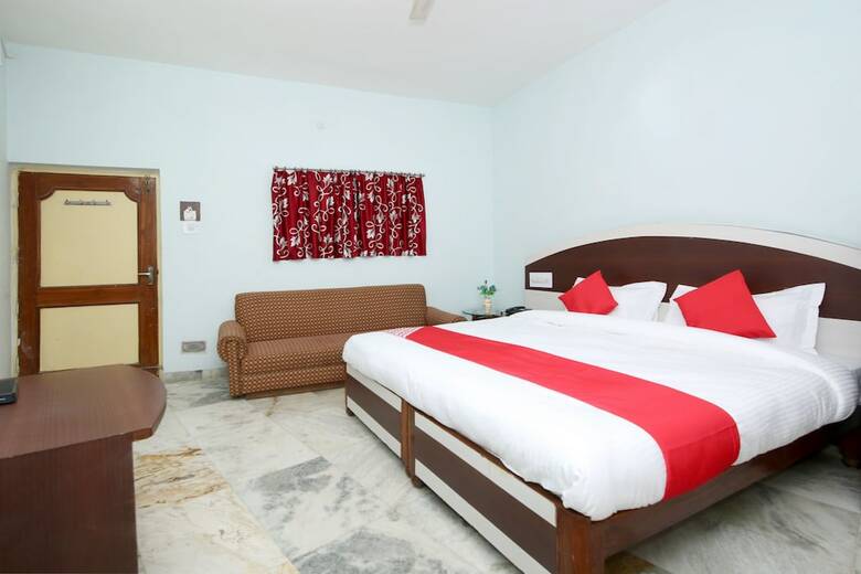 Hotel Oyo 26453 Raja