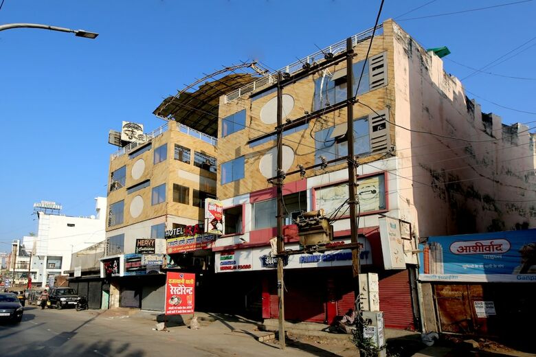Hotel Oyo 26453 Raja