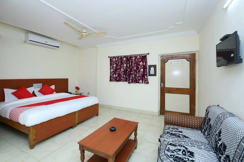 Hotel Oyo 26453 Raja