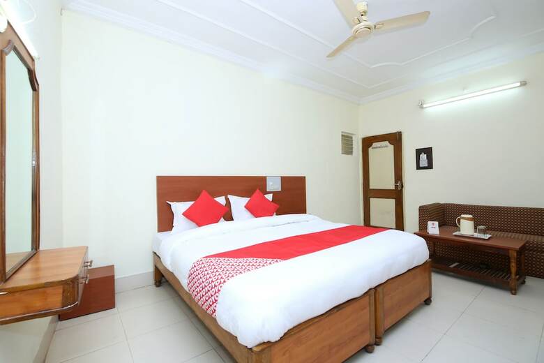 Hotel Oyo 26453 Raja