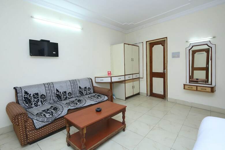 Hotel Oyo 26453 Raja