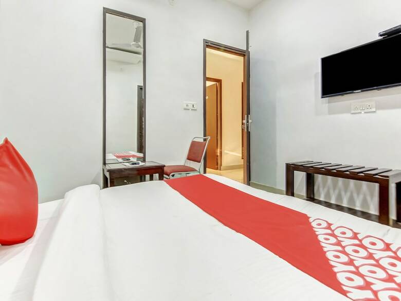 Oyo 27999 Hotel Deep