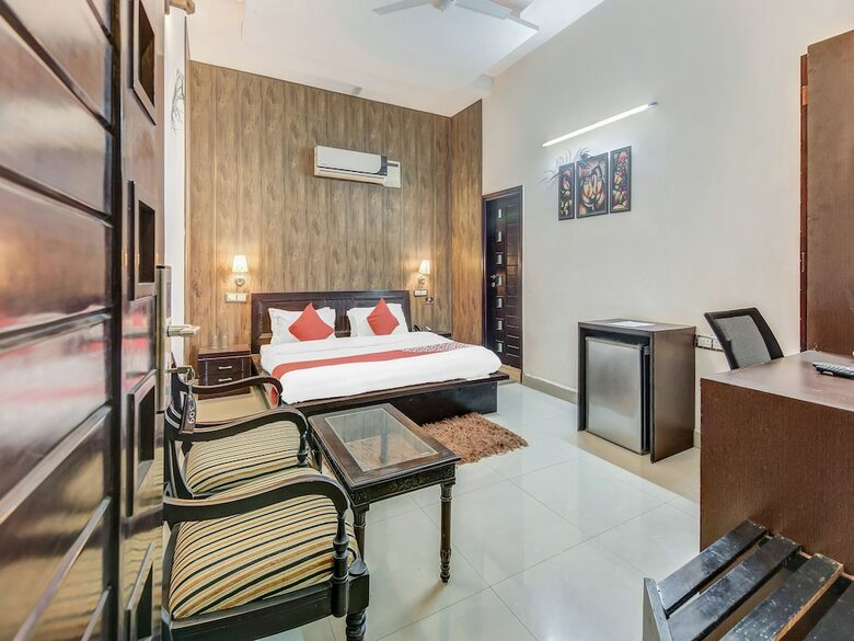 Oyo 27999 Hotel Deep