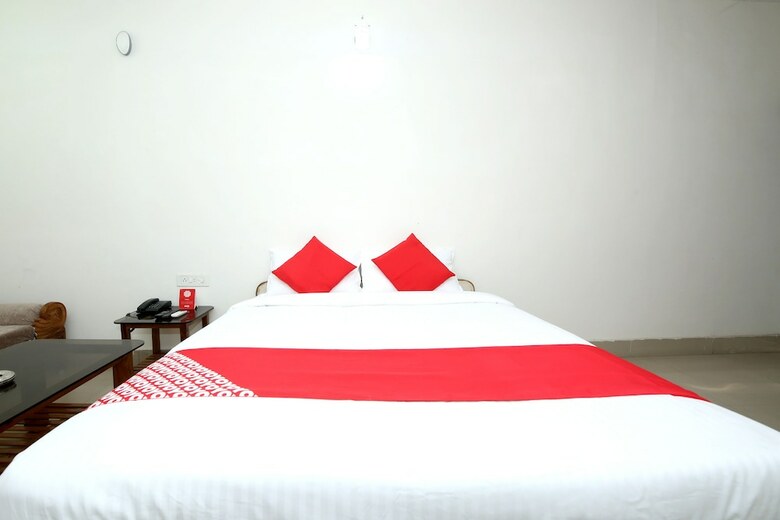 Hotel Oyo 25064 Chandrika