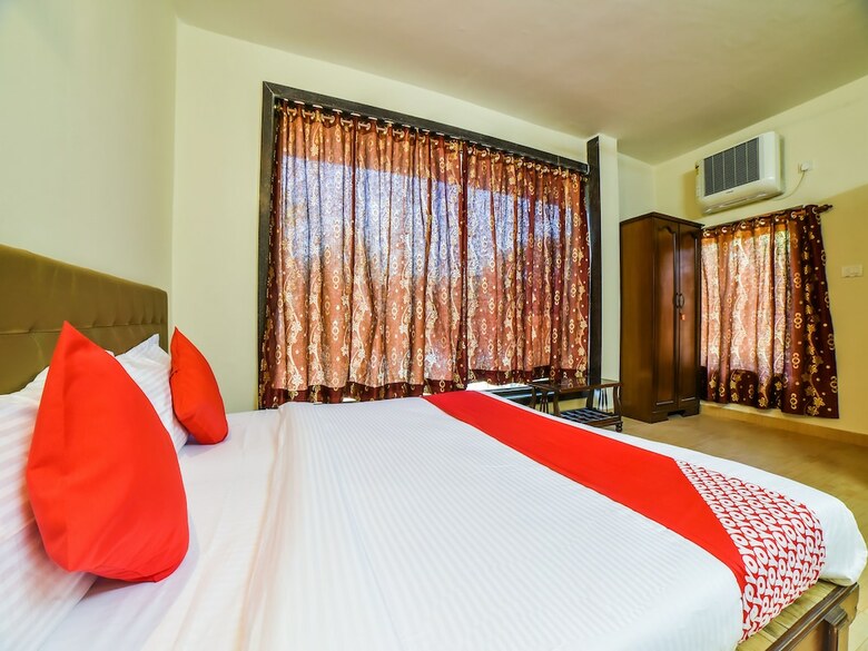 Oyo 28139 Hotel Empire