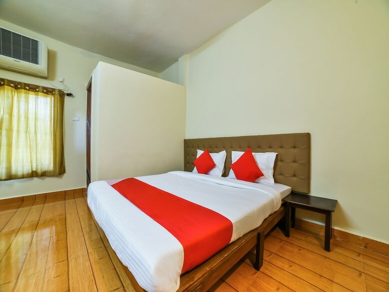 Oyo 28139 Hotel Empire