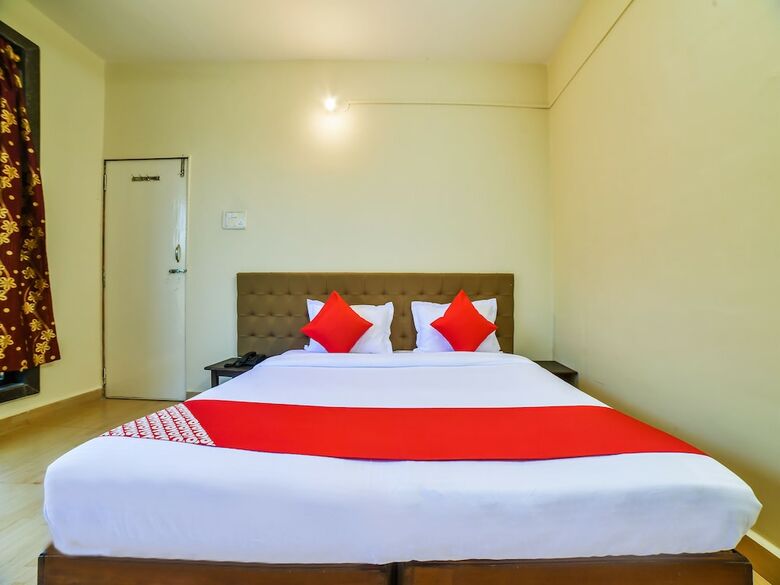 Oyo 28139 Hotel Empire