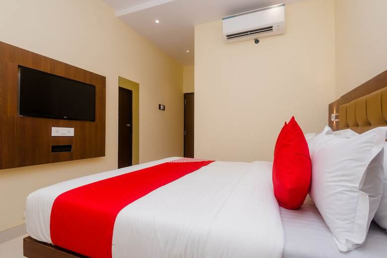 Hotel Oyo 29143 Embassy Suites