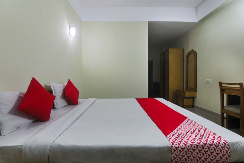 Oyo 26683 Earl Grey Hotel