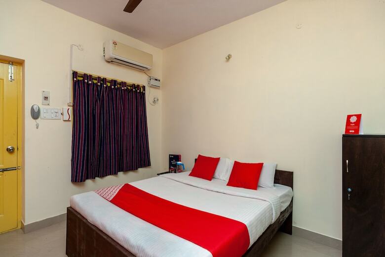 Hotel Oyo 26936 Adhithya Inn